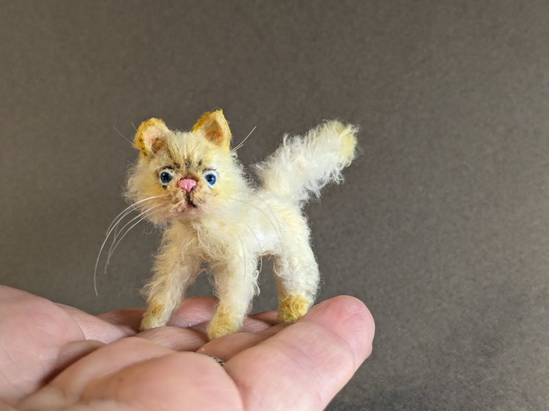 Little white kitten. Crocheted miniature. 4cm. Cute cat. - Stuffed Dolls & Figurines - Other Materials White