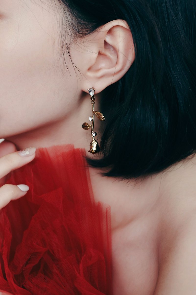 COR-DATE / rhinestone rose earrings - ต่างหู - วัสดุอื่นๆ 