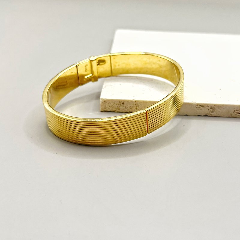•DANIEL• European and American old Crown Trifari line simple bracelet - สร้อยข้อมือ - โลหะ สีทอง
