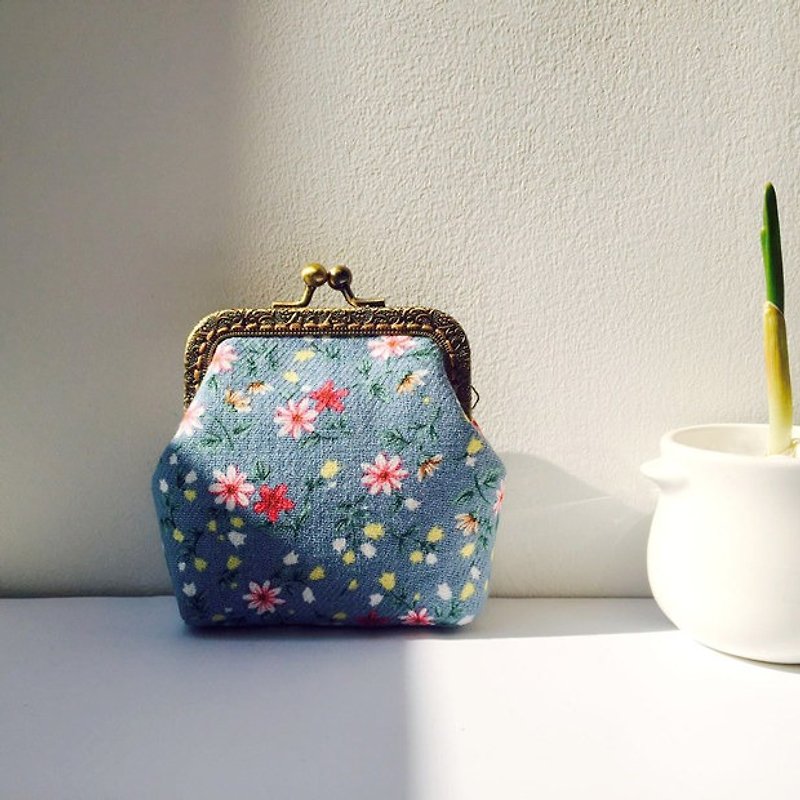これは、ワードアート・スモール口金のバッグクラッチ財布美しい花パーソナライズされたカスタムの誕生日プレゼントをレタリング刺繍入りすることができます - 財布 - コットン・麻 
