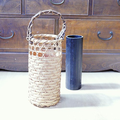 一人＋本是生活家 日本傳統竹編籐把花器
