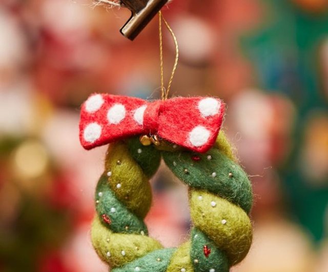 先行予約】ビーズ刺繍ウールクリスマスリースオーナメント (3色