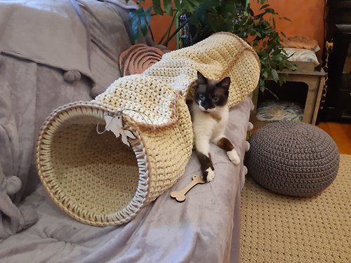Rufiki-Masters Digital crochet pattern a cat tunnel PDF format with a photo