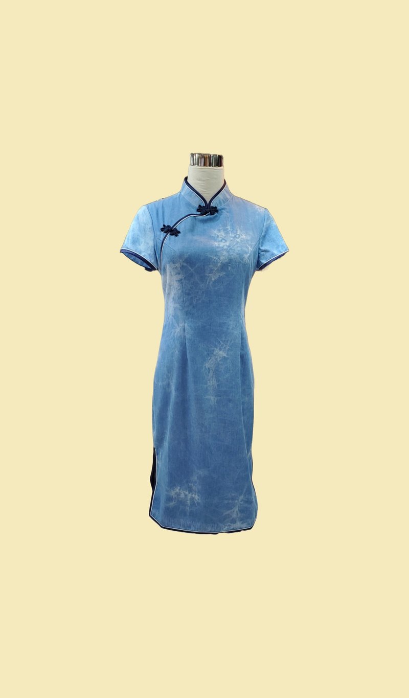 Vintage Qipao Cheongsam Retail Dress Light blue tye dye denim cheongsam Qipao - Qipao - Cotton & Hemp Blue