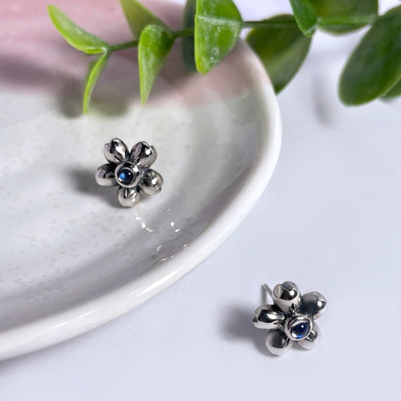 Like sakura blossom petals in full bloom  silver earrings - ต่างหู - เงินแท้ สีเงิน