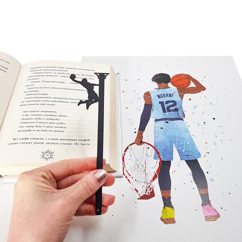 Basketball metal bookmark with hoop detail and eco wooden packaging block - 書籤 - 其他金屬 黑色