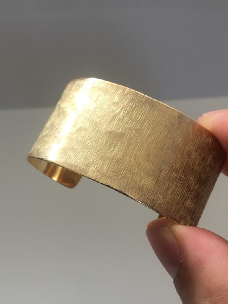 Brass bangle "Levin" wide - Bracelets - Other Metals 