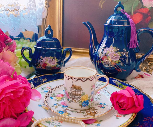 British-made bone china Aynsley Aynsley 1905 hand-painted