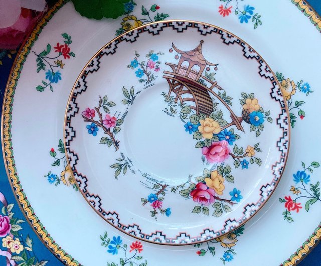 British-made bone china Aynsley Aynsley 1905 hand-painted