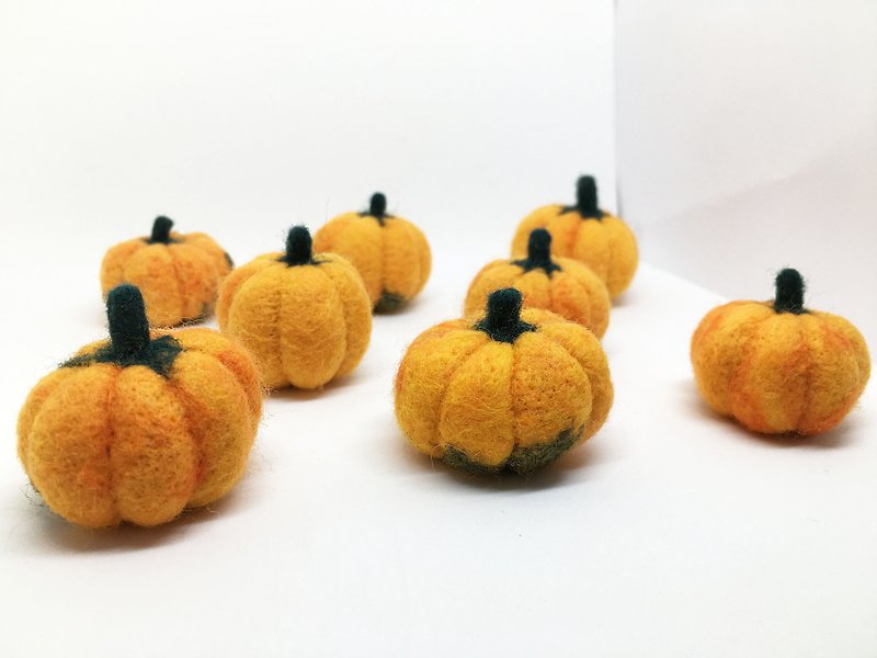 Wool felt pumpkin key ring - Keychains - Wool Orange