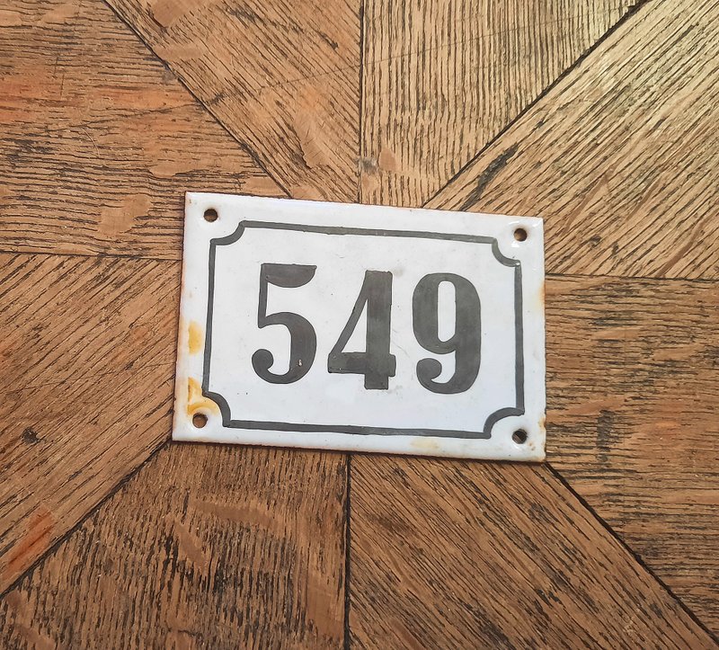 Soviet enamel metal door number sign 549 address house number plaque vintage - ม่านและป้ายประตู - วัตถุเคลือบ ขาว