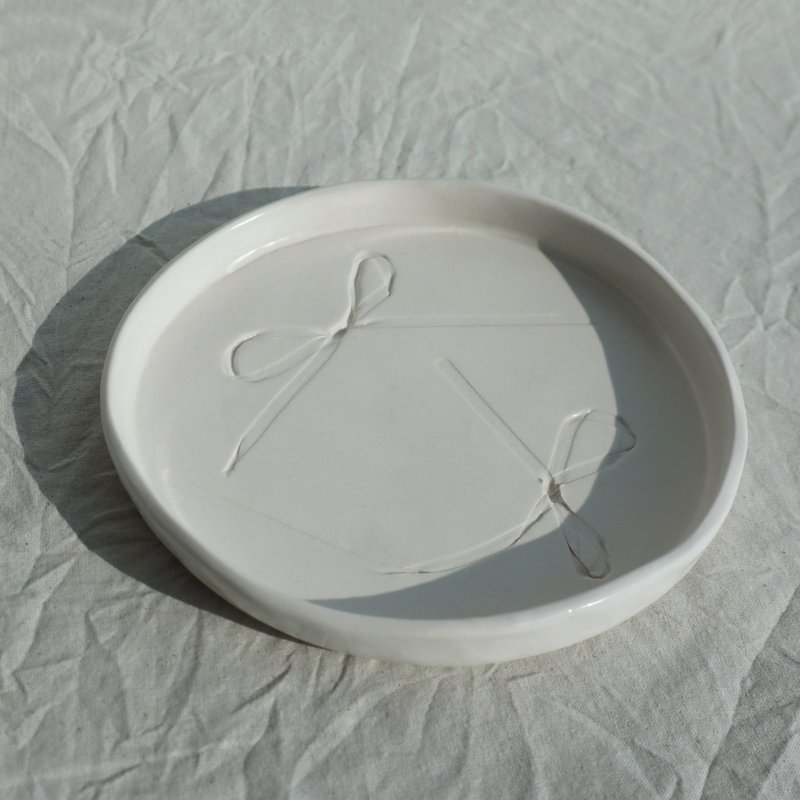 ribbon plate - Plates & Trays - Pottery White