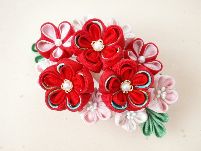 [New] Knob work Hair ornaments for Shichigosan and coming-of-age ceremonies [Bouquet-like hair ornaments, red] - เครื่องประดับผม - ผ้าไหม สีแดง