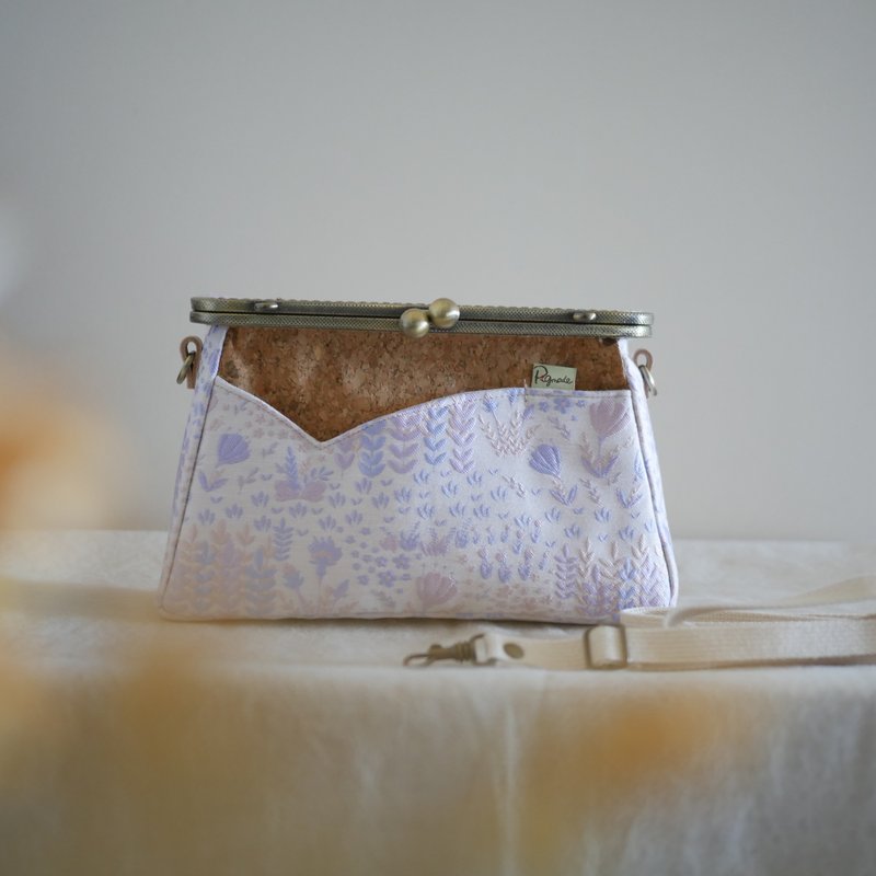 /Lavender shell. Square. Kiss lock bag. crossbody bag/ - กระเป๋าแมสเซนเจอร์ - ผ้าฝ้าย/ผ้าลินิน สีม่วง