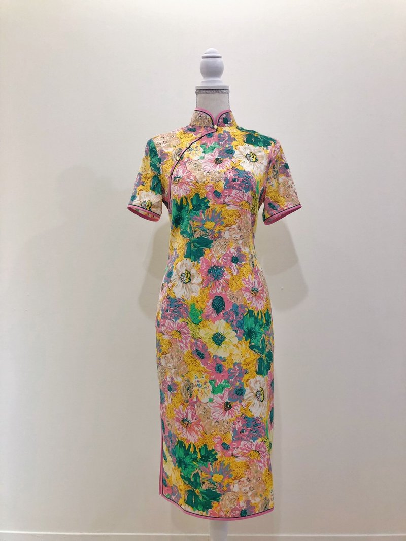 Pink Yellow Flower Cheongsam - กี่เพ้า - ผ้าไหม หลากหลายสี