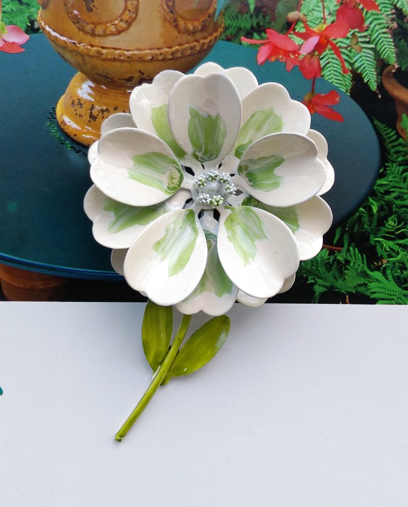 【美國西洋古董飾品】立體青綠 琺瑯花 花卉 別針  胸針 - 徽章/別針 - 其他材質 金色
