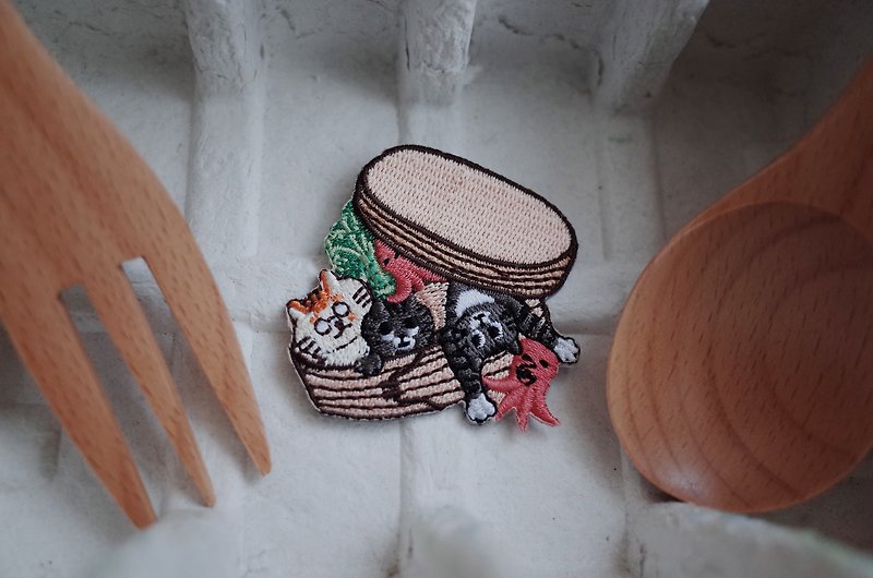 三貓春天郊遊繡片---悠閒午餐 - 編織/羊毛氈/布藝 - 聚酯纖維 咖啡色