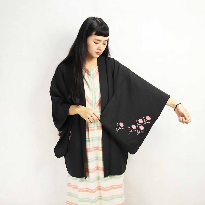 Tsubasa.Y Ancient House 003 embossed pink flower hand-painted feather woven, blouse jacket kimono Japanese style - Women's Casual & Functional Jackets - Silk 