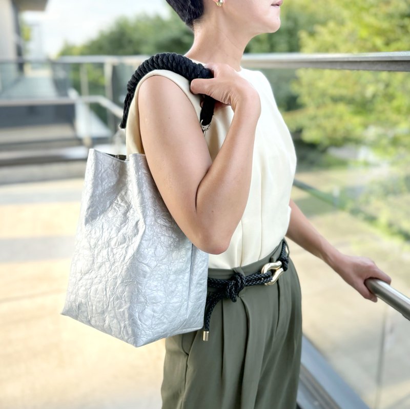 【東京発】特殊素材エコロジーロープショルダー silver × black - 側背包/斜背包 - 防水材質 銀色