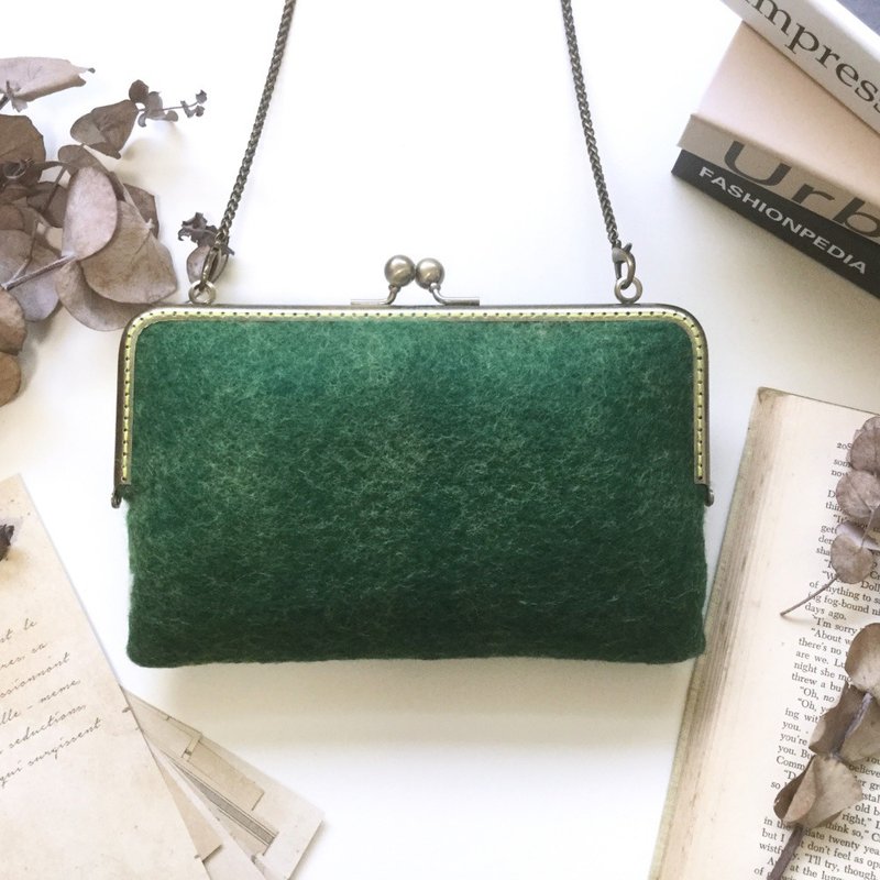 Wool Felt Mother and Mother Mouth Gold Bag I 20cm Long I Mori I Mobile Phone Bag. wallet. Carefully selected wool - Messenger Bags & Sling Bags - Wool Green