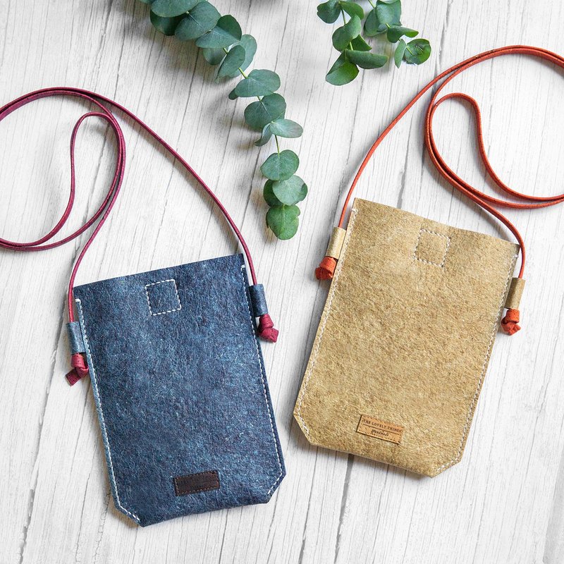 ELLIS Travel Crossbody Bag - Natural (Coconut Leather/Vegan/Eco-friendly)) - กระเป๋าแมสเซนเจอร์ - วัสดุอีโค 