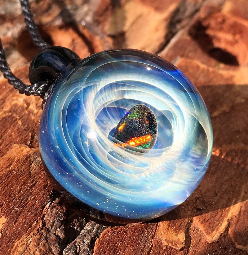 boroccus  Opal  A nebula  A sea of cloud  The solid design  Thermal glasspendant - Necklaces - Glass Blue