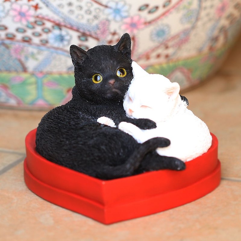 Devalie ca217 [Genuine] Cat Figurine Black Cat White Cat Resin Gift Cute Birthday Gift - ของวางตกแต่ง - เรซิน สีแดง