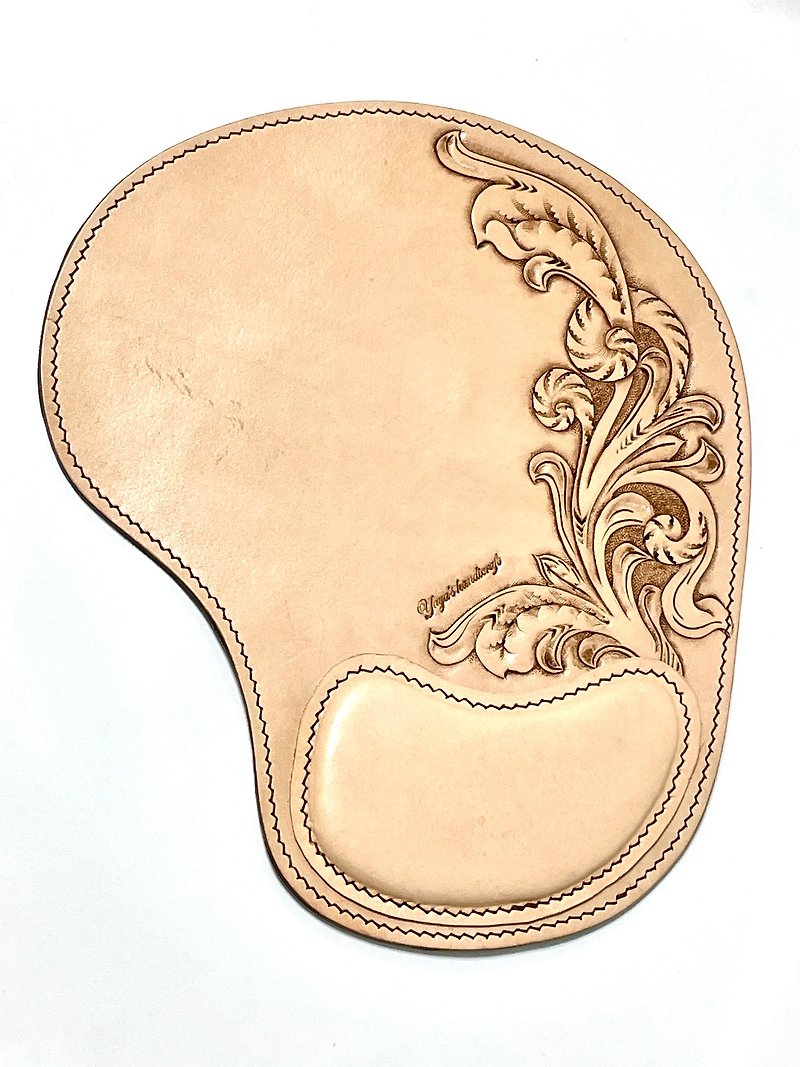 Handmade leather carved mouse pad vegetable tanned leather carved leather mouse pad leather mouse pad mouse pad - อุปกรณ์เขียนอื่นๆ - หนังแท้ หลากหลายสี