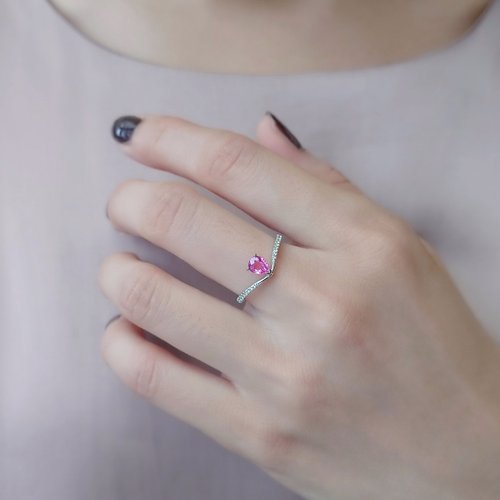 Joyce Wu Handmade Jewelry 天然水滴形梨形粉紅剛玉 鑲鑽 純 18K 黃金白金玫瑰金戒指 | 客製