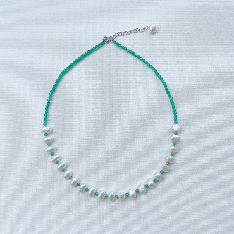 KARAFURU Green agate and freshwater pearl choker - สร้อยคอ - เครื่องเพชรพลอย สีเขียว