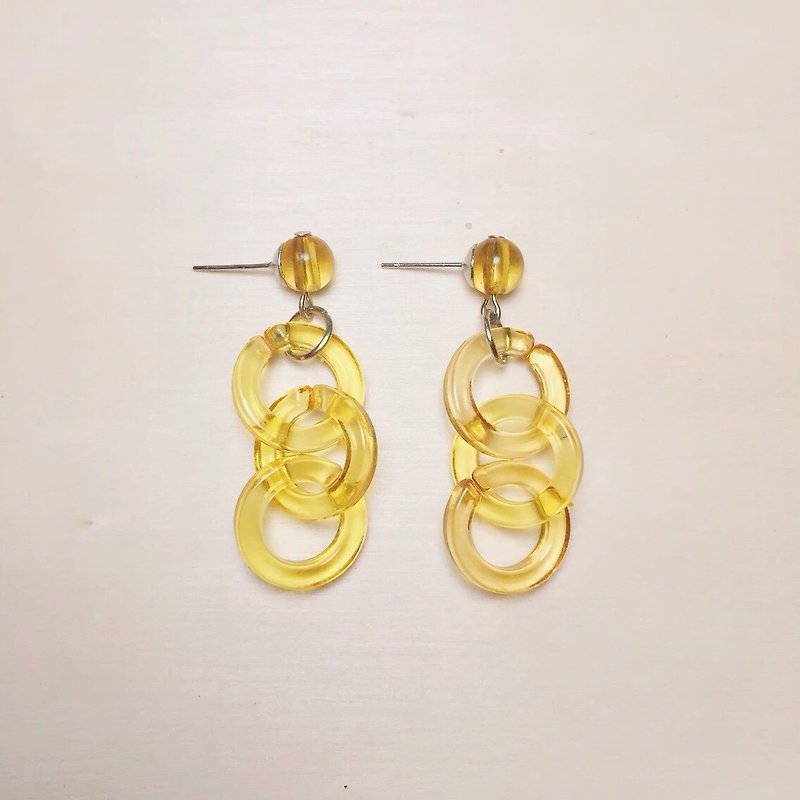 Waterproof Acrylic transparent yellow round buckle earrings - Earrings & Clip-ons - Acrylic Yellow