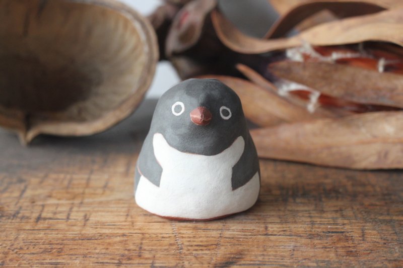 Flower vase of Adelie penguin - Pottery & Ceramics - Pottery Black