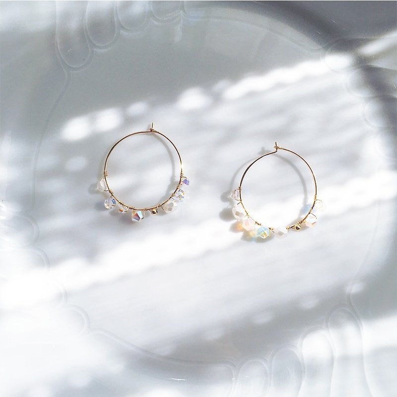:the path of the wind: 14kgf hoop earrings transparent beads