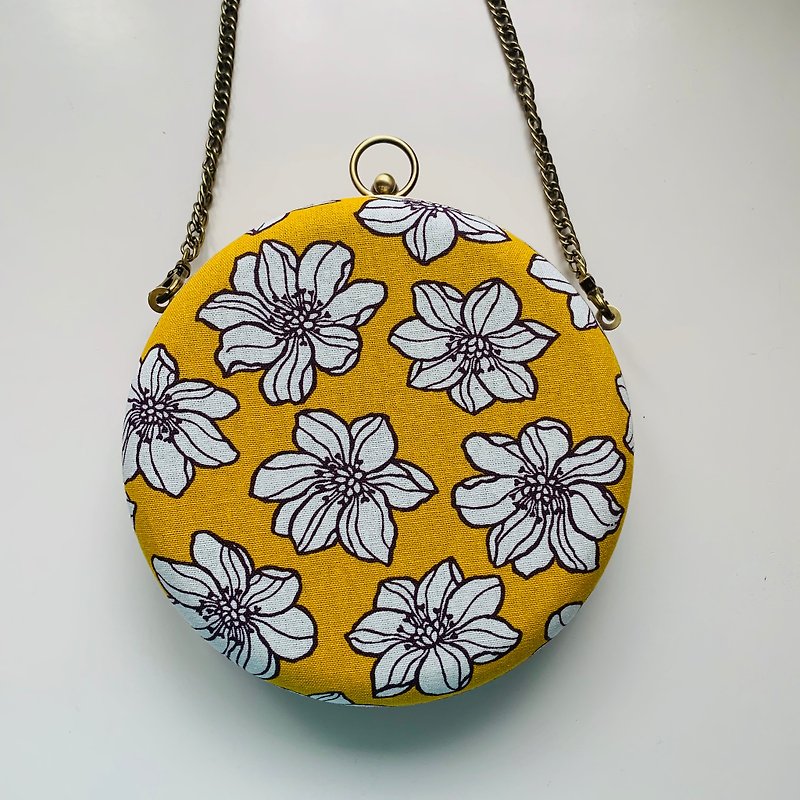 Spring Flower Small Round Bag-Can be held in hand / cross-back dual-use - กระเป๋าคลัทช์ - ผ้าฝ้าย/ผ้าลินิน สีเหลือง