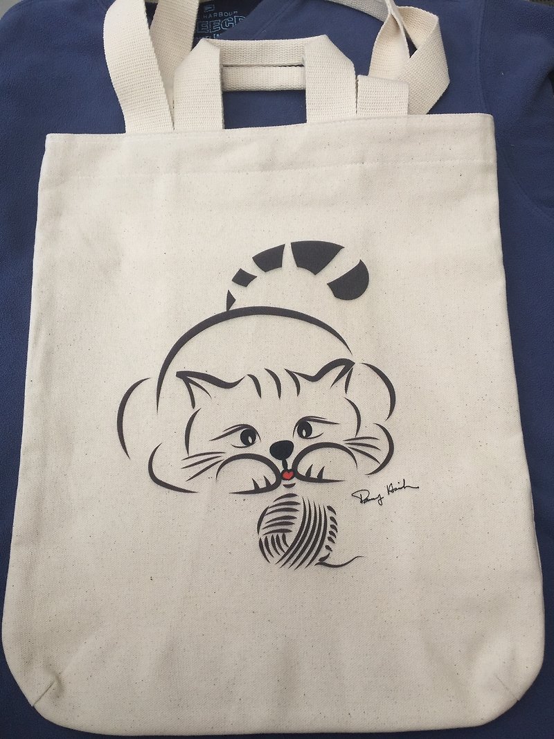 Q Family canvas bag cat double sided - กระเป๋าแมสเซนเจอร์ - ผ้าฝ้าย/ผ้าลินิน ขาว