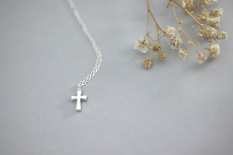 Mini cross/sterling silver/necklace/Màn work - สร้อยคอ - เงินแท้ สีเงิน