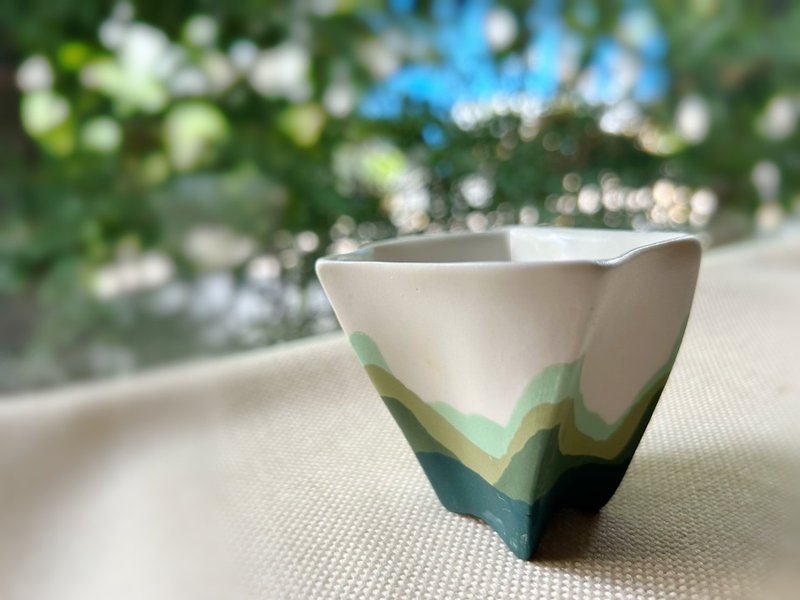 Shanling small tea cup - Cups - Porcelain Multicolor