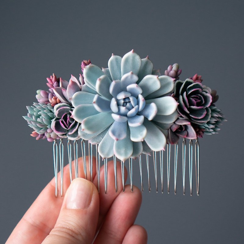 Wedding hair comb with Echeveria cuspidata gemulla - 髮圈/髮夾 - 其他金屬 藍色