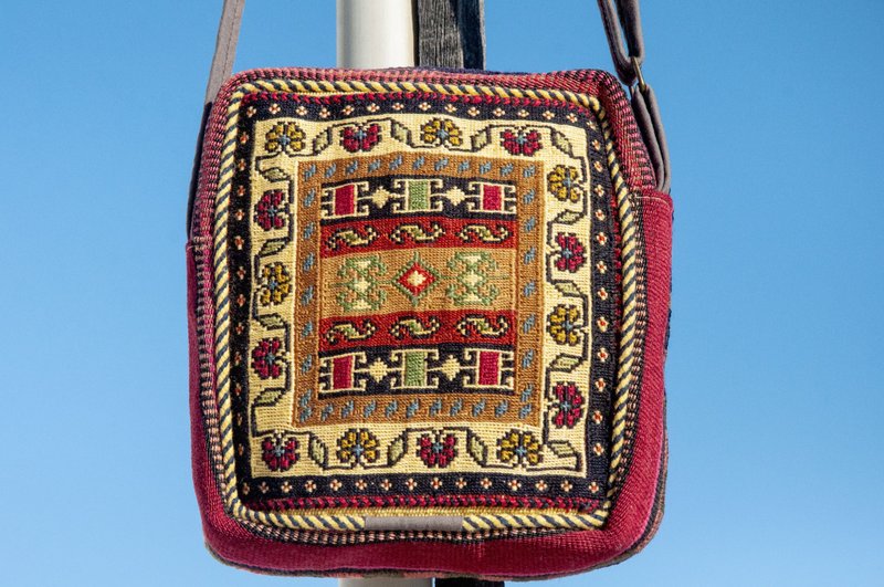 Woven wool side backpack ethnic style side backpack kilim crossbody bag-Turkish carpet woven carpet bag - กระเป๋าแมสเซนเจอร์ - ขนแกะ หลากหลายสี