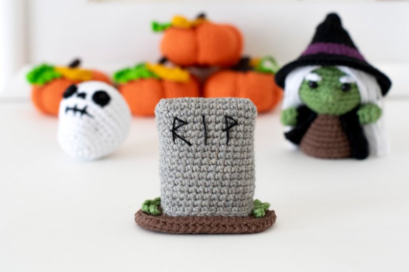 Headstone Halloween sign, Halloween party, table decor, miniature monster toy - Stuffed Dolls & Figurines - Cotton & Hemp Gray