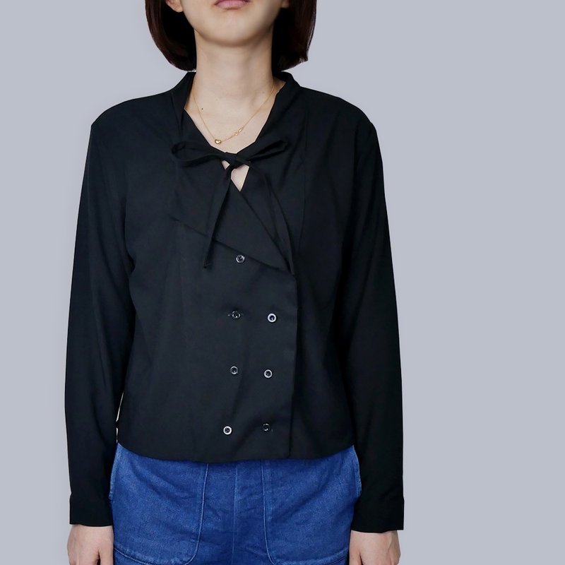 Black asymmetrical lapel buttoned top - เสื้อเชิ้ตผู้หญิง - ผ้าฝ้าย/ผ้าลินิน สีดำ