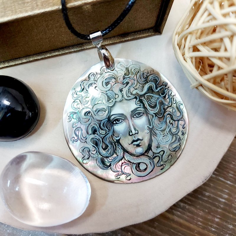 Medusa Gorgon on elegant pearl necklace. Handmade jewelry painted lacquer shell - สร้อยคอ - เปลือกหอย สีเทา