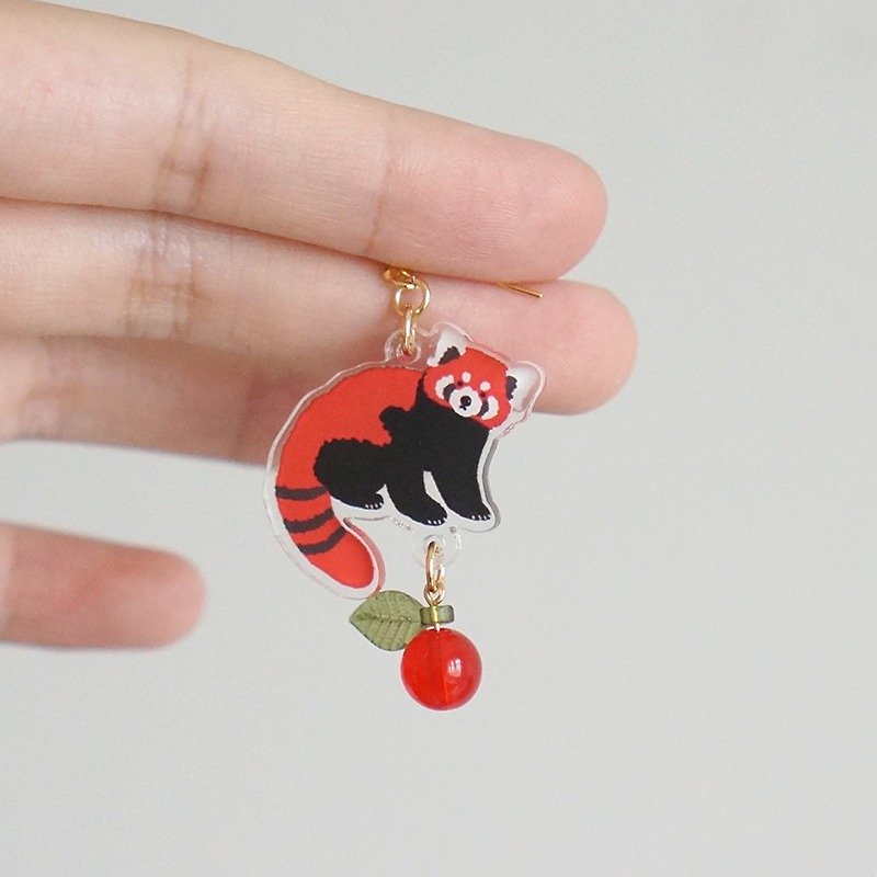 [Horned forest] the earth treasures of the red panda silly squat single earrings / ear clip - Earrings & Clip-ons - Acrylic 