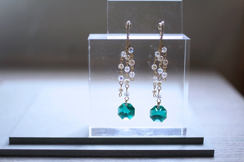 Emerald crystal earrings, Swarovski crystal earrings, vintage pearl earrings, Bridal earrings - Earrings & Clip-ons - Crystal Green