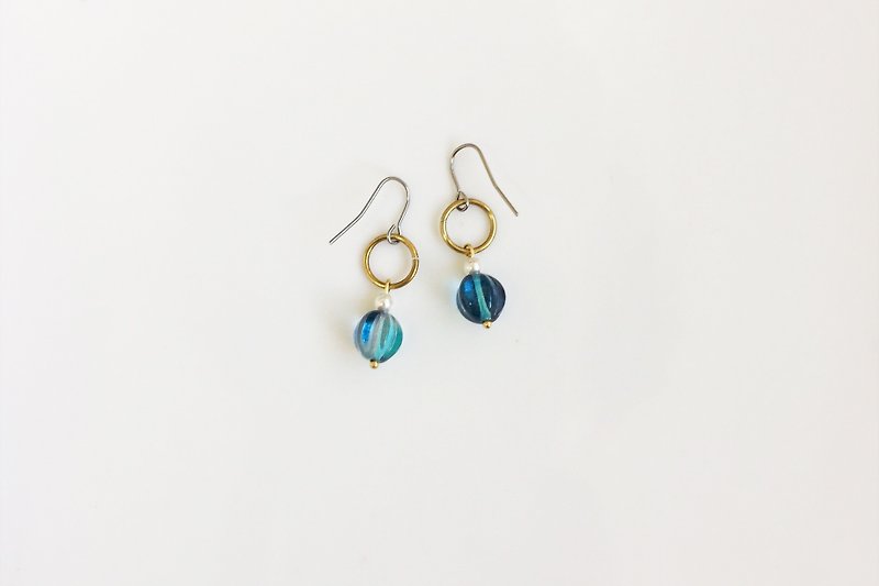 Blue crystal pearl glass earrings - ต่างหู - แก้ว สีน้ำเงิน