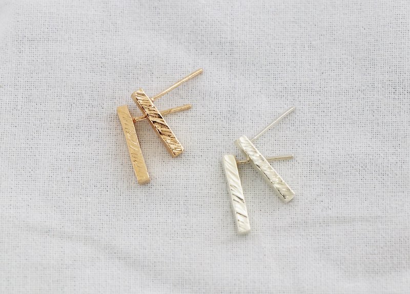 Kawagoe [Silver 925] small feather pattern sterling silver earrings handmade custom - Earrings & Clip-ons - Sterling Silver Silver