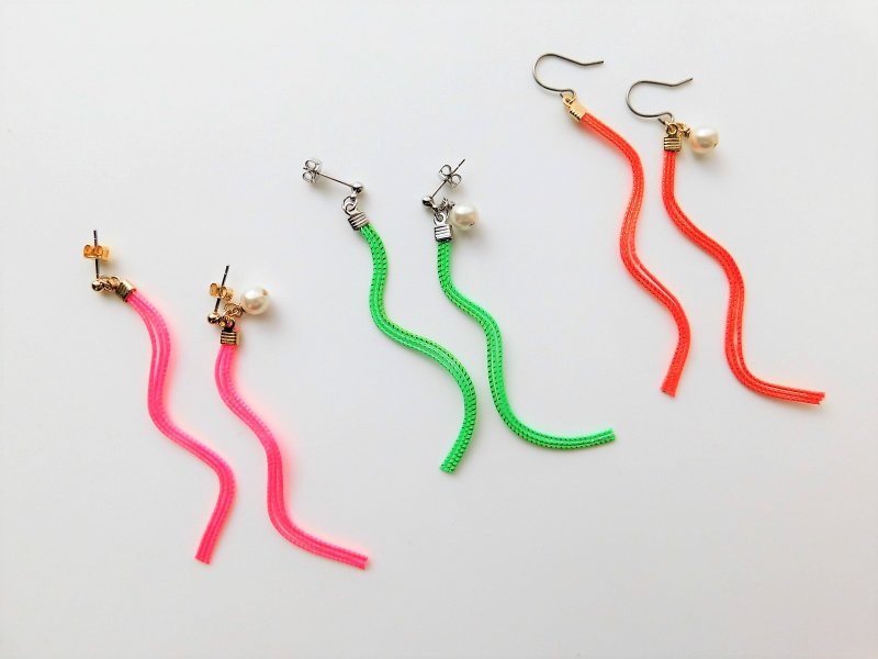 Neon color Mizuhiki earrings -UNEUNE- - ต่างหู - วัสดุอีโค สีส้ม