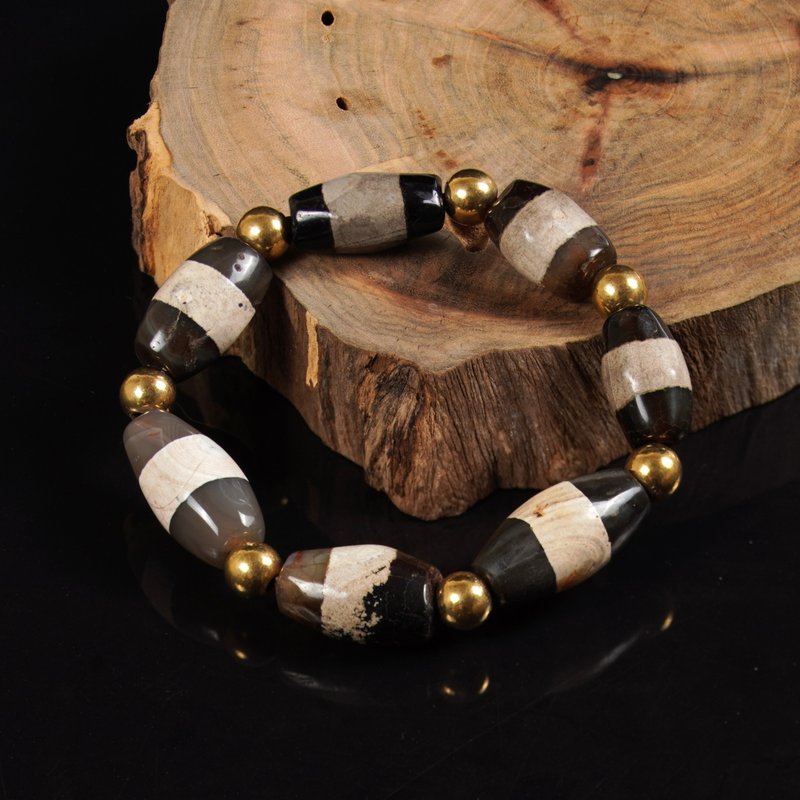 West Asian black and white thread beads bracelet (20 cm long) - สร้อยข้อมือ - วัสดุอื่นๆ 