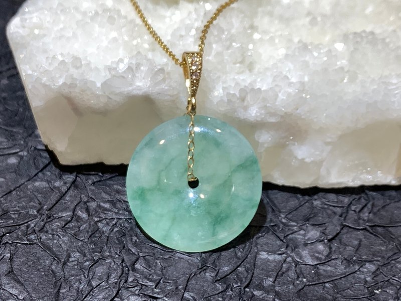 Fast shipping natural A-grade Burmese jade jade safe buckle hydrating floating flower 14K gold-filled necklace - Necklaces - Jade Green