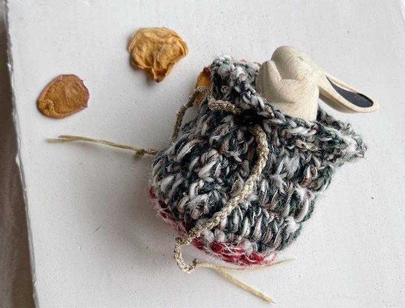 Knitting 生命之花束口袋 - 下雪也暖呼呼 - 束口袋/束口背包/水桶包 - 棉．麻 